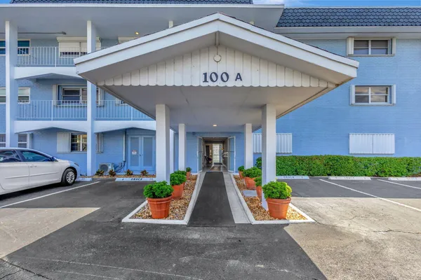 $2,000 | 100 Shore Court, Unit 210, North Palm Beach, FL 33408