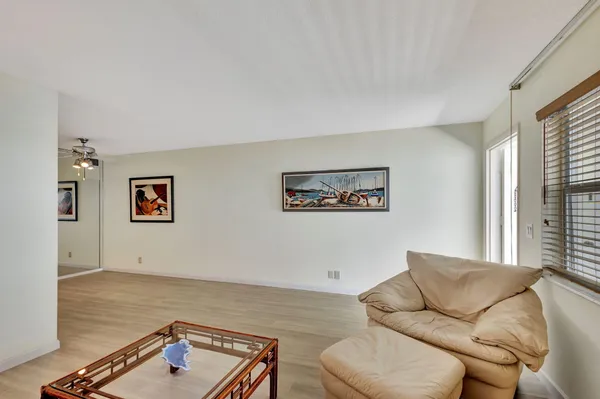 $2,000 | 100 Shore Court, Unit 210, North Palm Beach, FL 33408