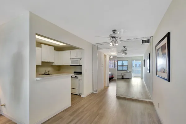 $2,000 | 100 Shore Court, Unit 210, North Palm Beach, FL 33408