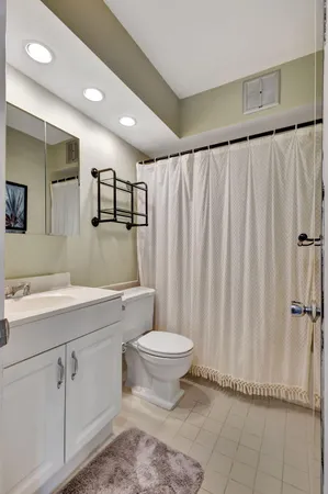$2,000 | 100 Shore Court, Unit 210, North Palm Beach, FL 33408