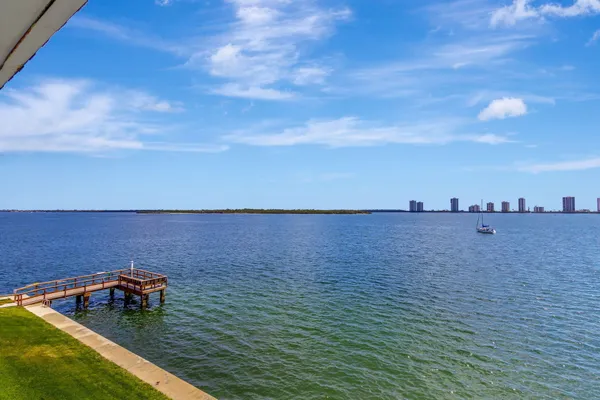 $2,000 | 100 Shore Court, Unit 210, North Palm Beach, FL 33408