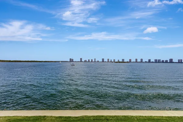 $2,000 | 100 Shore Court, Unit 210, North Palm Beach, FL 33408