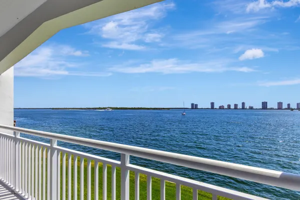 $2,000 | 100 Shore Court, Unit 210, North Palm Beach, FL 33408