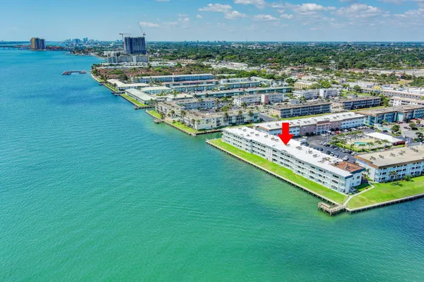 $2,000 | 100 Shore Court, Unit 210, North Palm Beach, FL 33408