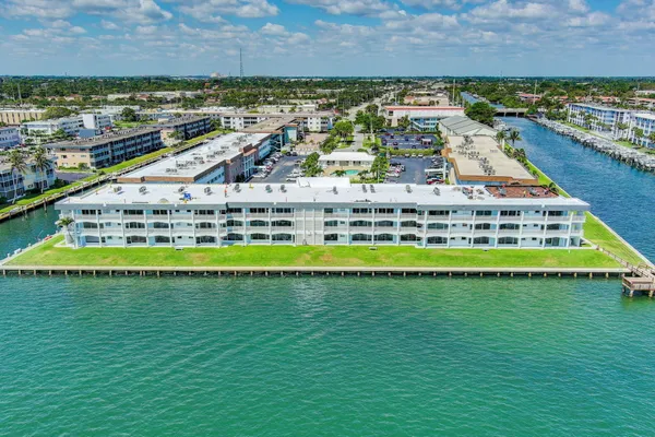 $2,000 | 100 Shore Court, Unit 210, North Palm Beach, FL 33408