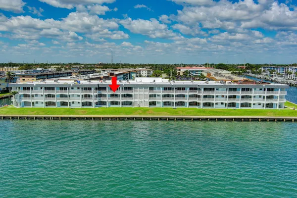 $2,000 | 100 Shore Court, Unit 210, North Palm Beach, FL 33408