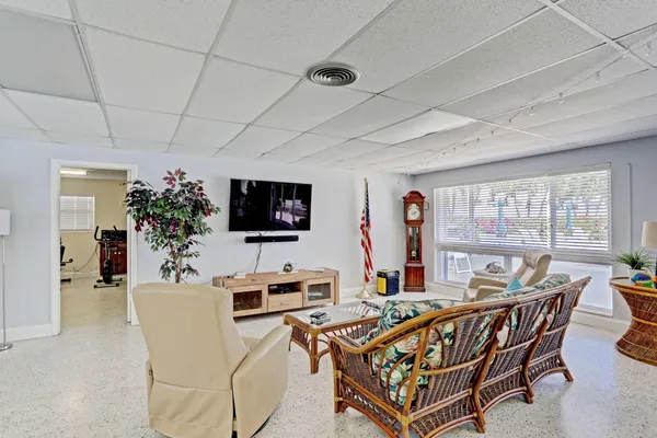 $2,000 | 100 Shore Court, Unit 210, North Palm Beach, FL 33408