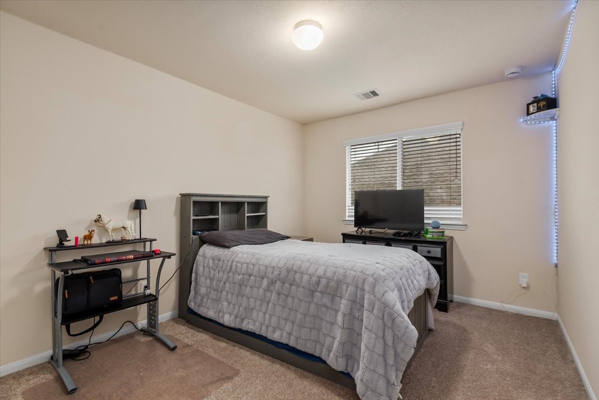1827 Stieler Drive Houston, TX 77049 - Photo 30 of 39 Upstairs bedroom 5