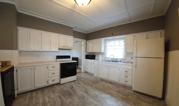$165,000 | 17 Bates Street, Millinocket, ME 04462