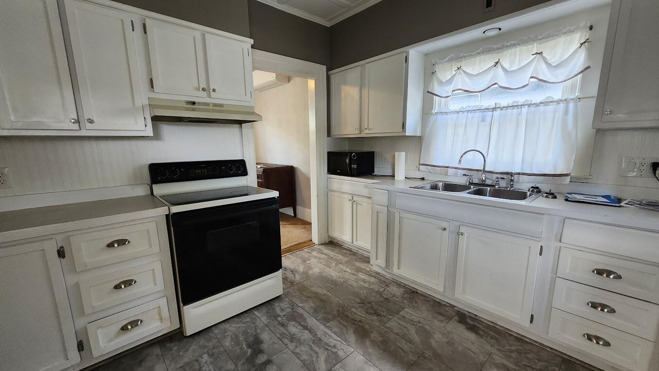 17 Bates Street Millinocket, ME 04462 - Photo 13 of 39 Kitchen