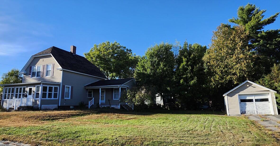 17 Bates Street Millinocket, ME 04462 - Photo 2 of 39 .