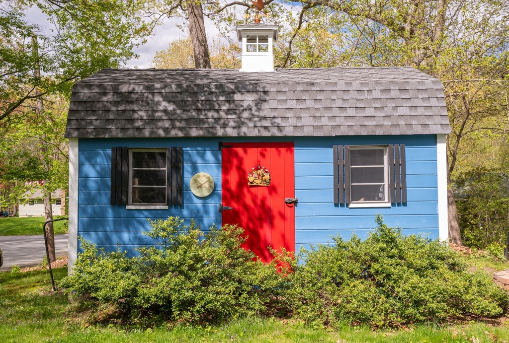 37 Colrain Road Topsfield, MA 01983 - Photo 5 of 42 Gallery Image 5