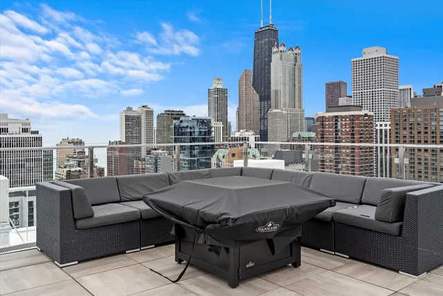 $2,000 | 1255 North Sandburg Terrace, Unit 305, Chicago, IL 60610