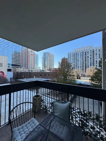 $2,000 | 1255 North Sandburg Terrace, Unit 305, Chicago, IL 60610