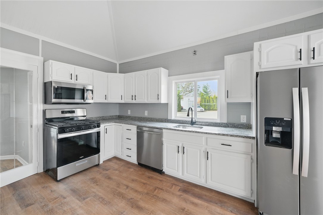 166 Beach Avenue Warwick, RI 02889 - Photo 12 of 27