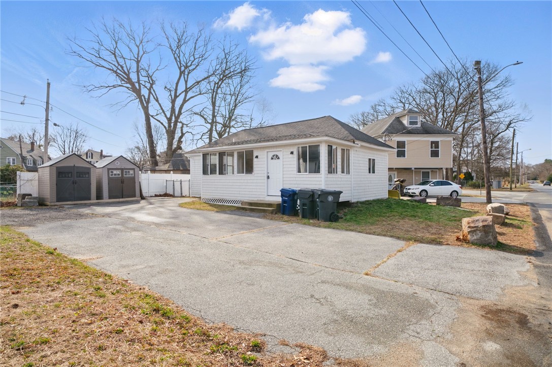 166 Beach Avenue Warwick, RI 02889 - Photo 2 of 27