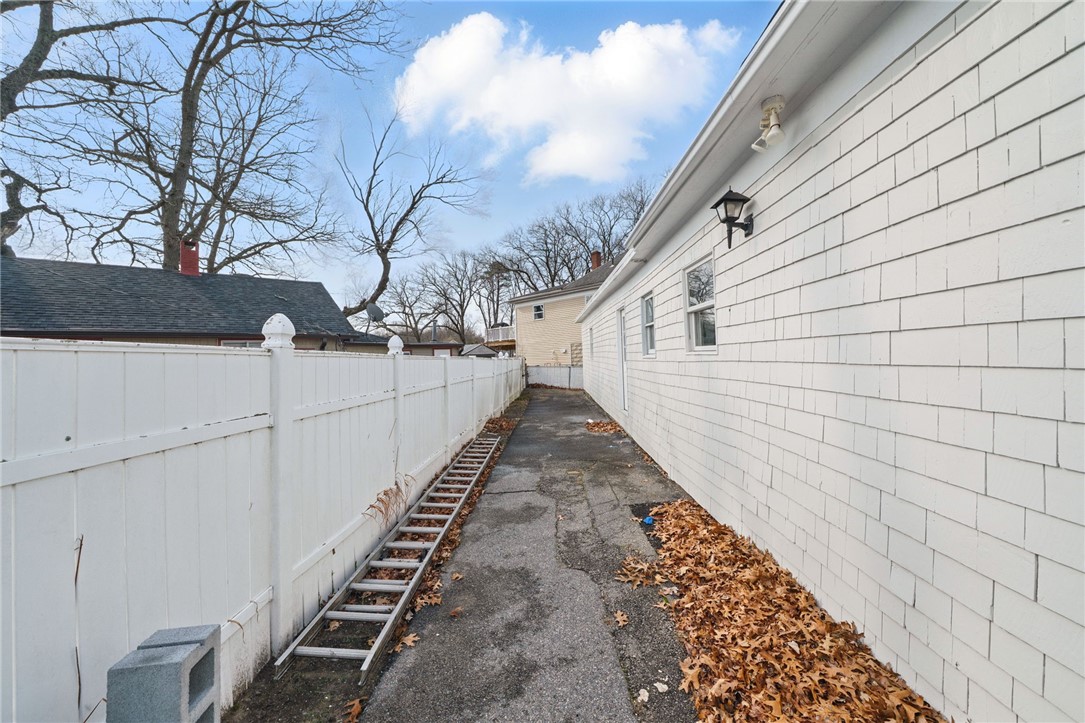 166 Beach Avenue Warwick, RI 02889 - Photo 6 of 27