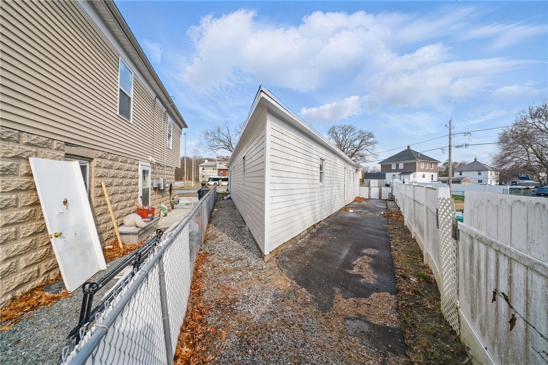 166 Beach Avenue Warwick, RI 02889 - Photo 7 of 27