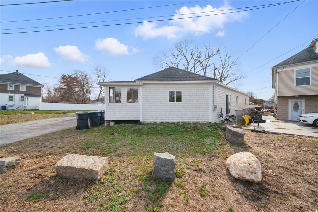 166 Beach Avenue Warwick, RI 02889 - Photo 8 of 27