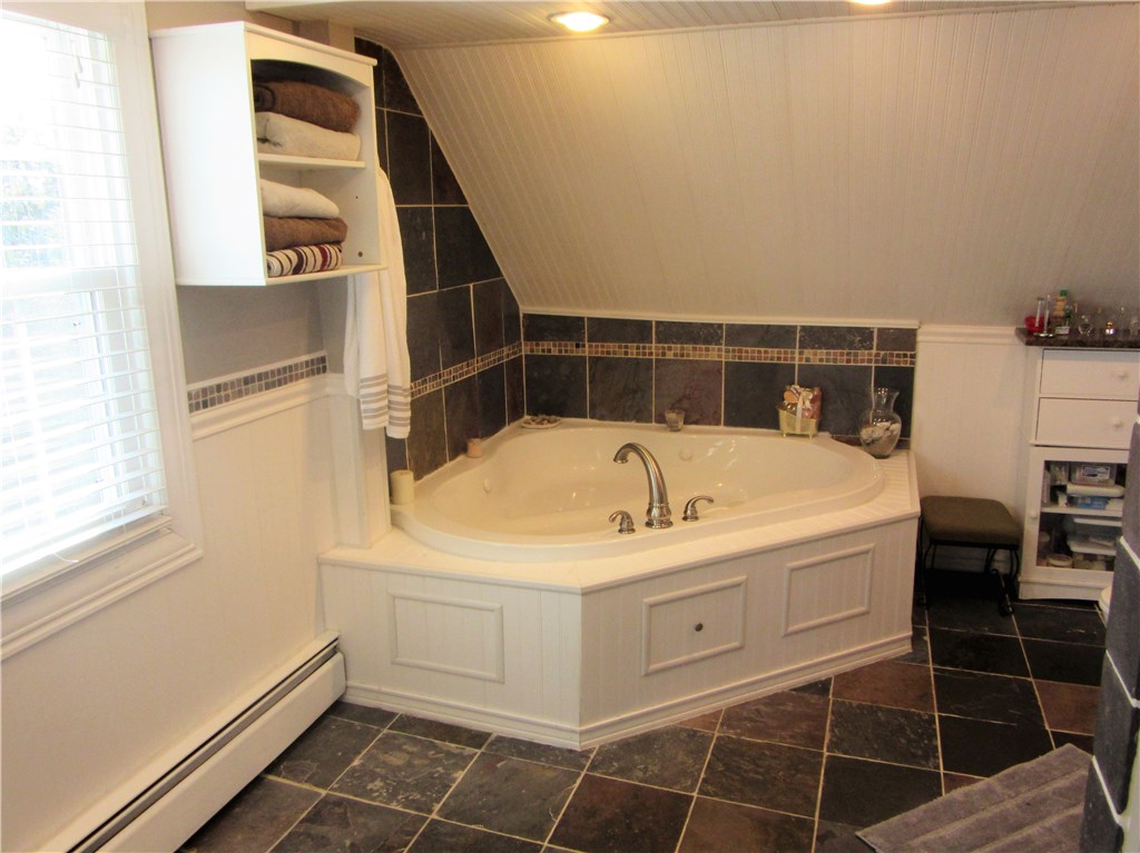 221 Carpenter Road Scituate, RI 02825 - Photo 9 of 28