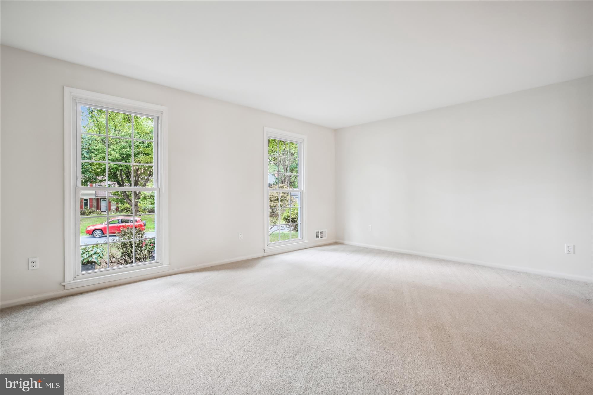 14101 Ansted Road Silver Spring, MD 20905 - Photo 24 of 80 Living Room