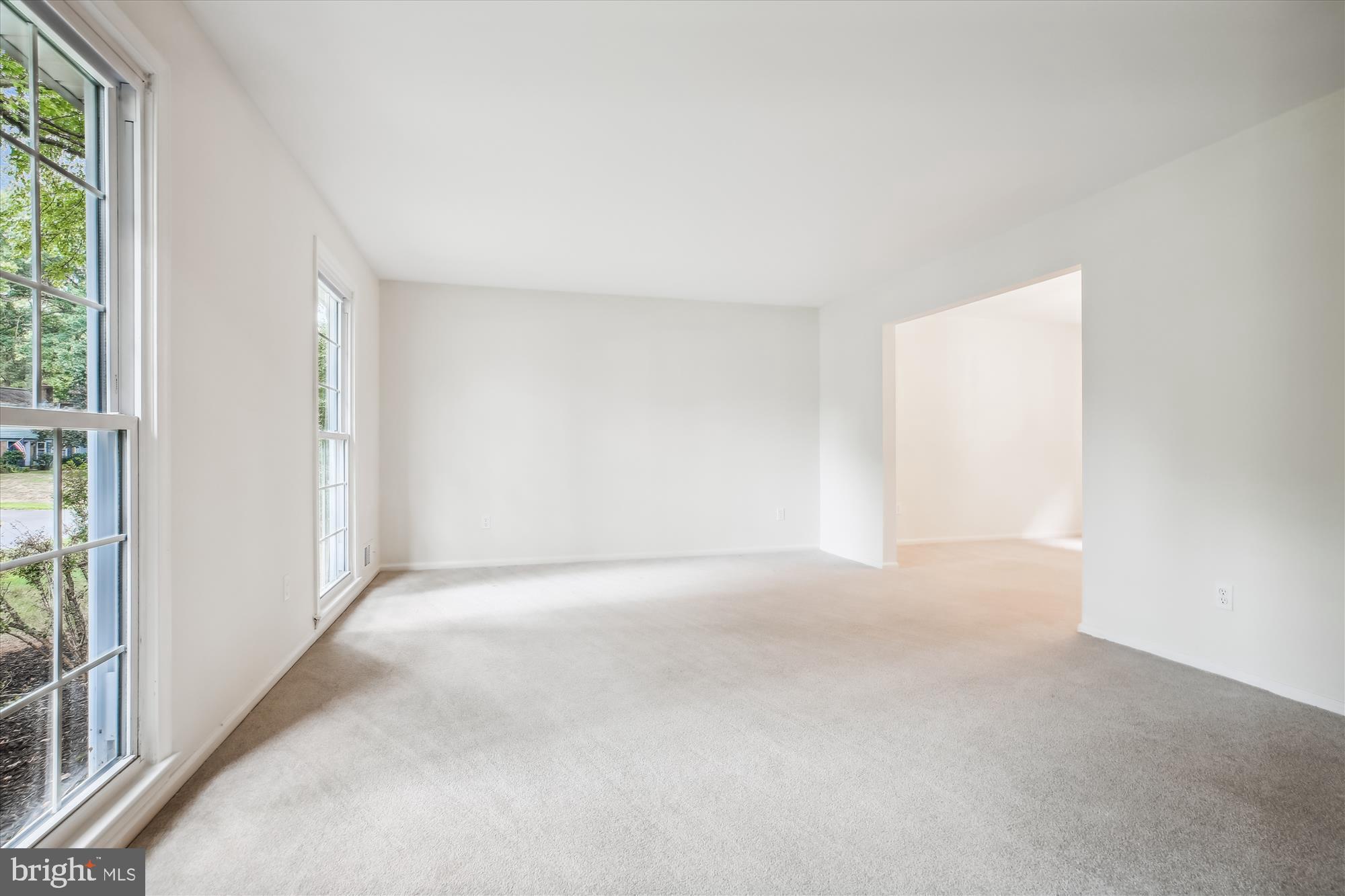 14101 Ansted Road Silver Spring, MD 20905 - Photo 26 of 80 Living Room