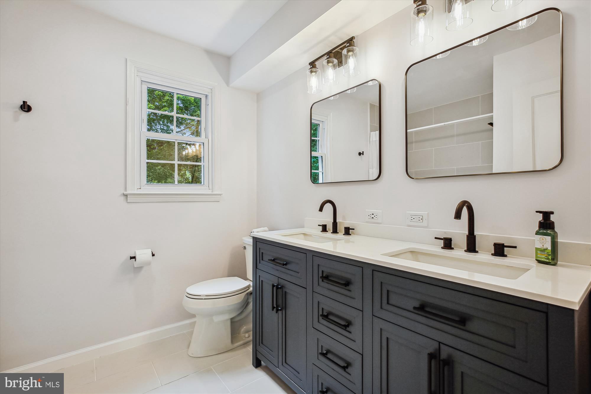 14101 Ansted Road Silver Spring, MD 20905 - Photo 47 of 80 Primary Bathroom