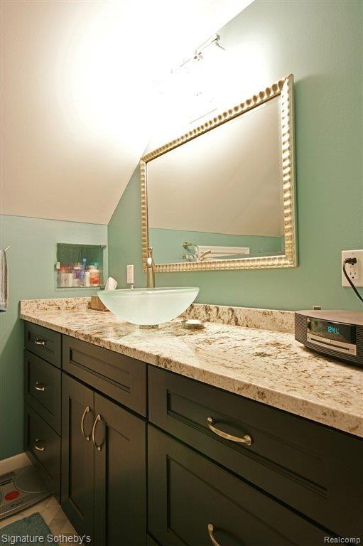 17240 Beverly Road Franklin, MI 48025 - Photo 11 of 23 Master Bathroom Vanity.JPG