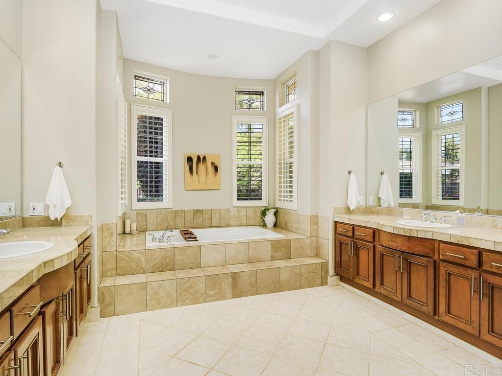 2737 Dos Lomas Fallbrook, CA 92028 - Photo 26 of 75 Primary Bathroom