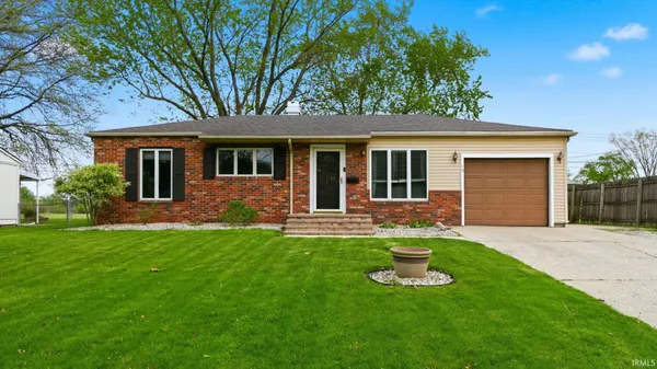 $176,500 | 15 Columbian Avenue, Bluffton, IN 46714