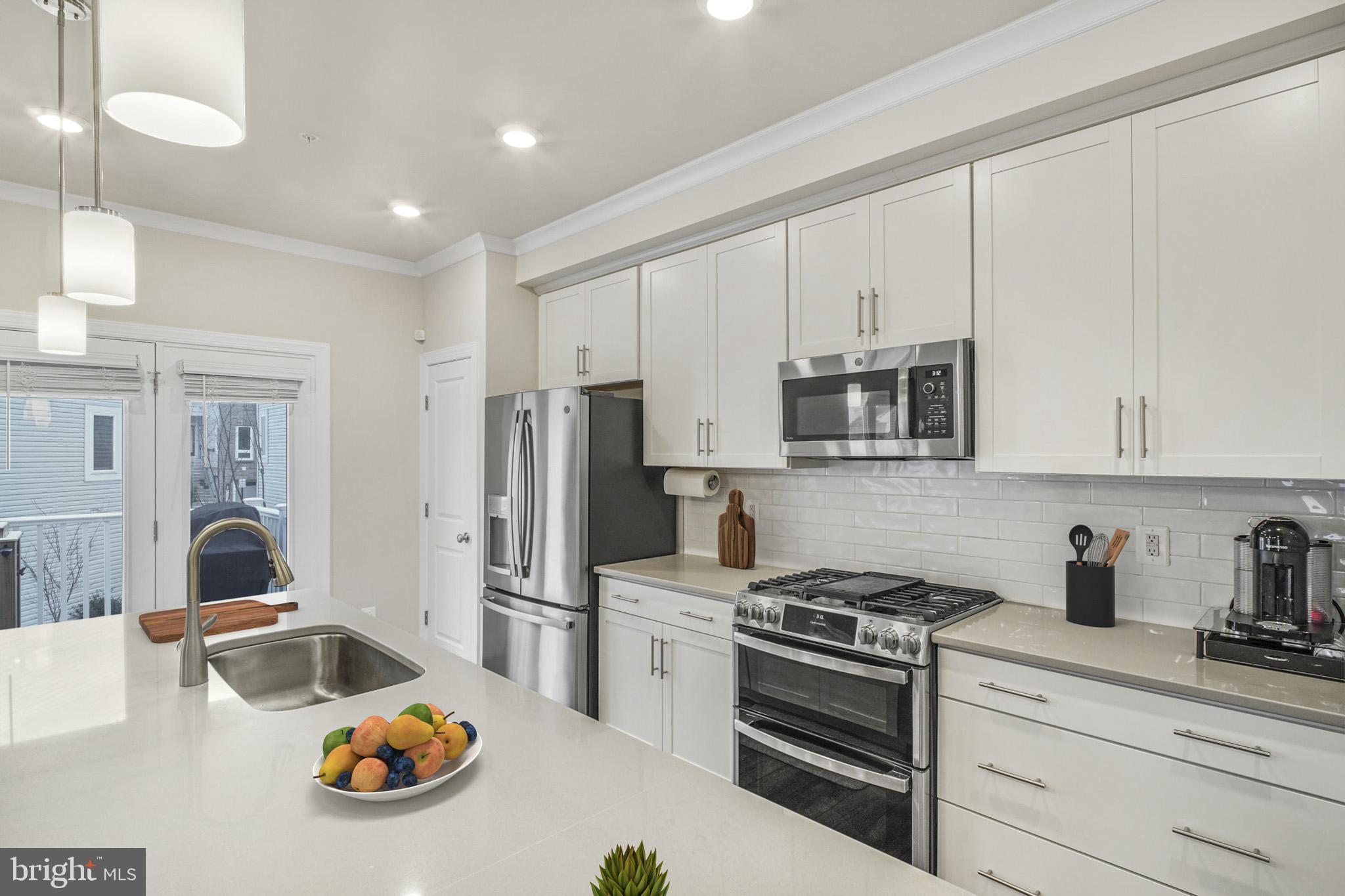 15535 Smoke Woodbridge, VA 22191 - Photo 17 of 44