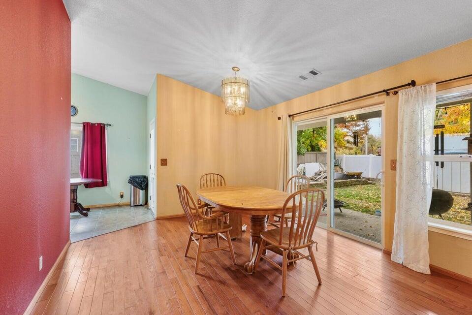 705 Mountain Avenue Central Point, OR 97502 - Photo 12 of 29 12