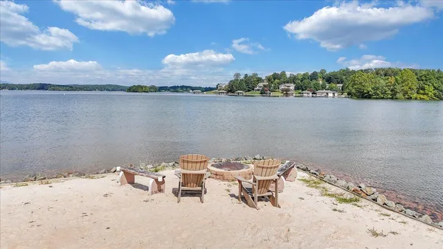 $890,000 | 305 Lands End Circle, Union Hall, VA 24176