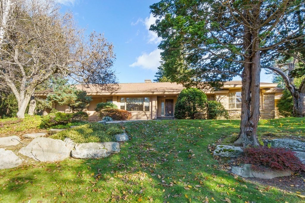 32 Brookshire Road Worcester, MA 01609 - Photo 1 of 34 Gallery Image 1