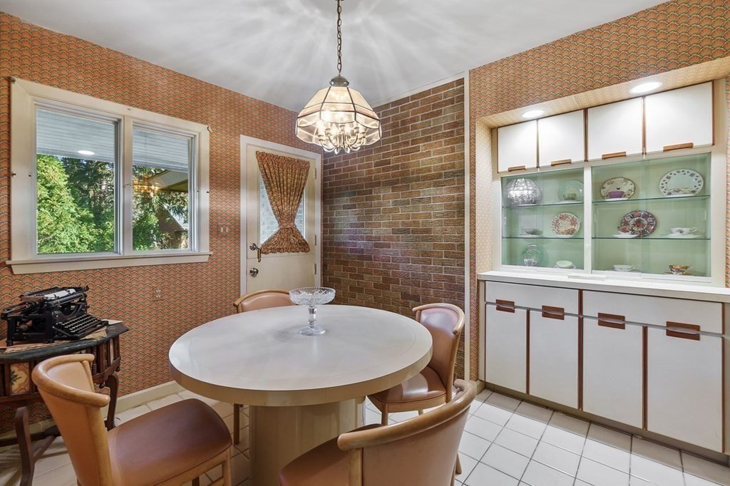 32 Brookshire Road Worcester, MA 01609 - Photo 13 of 34 Gallery Image 13