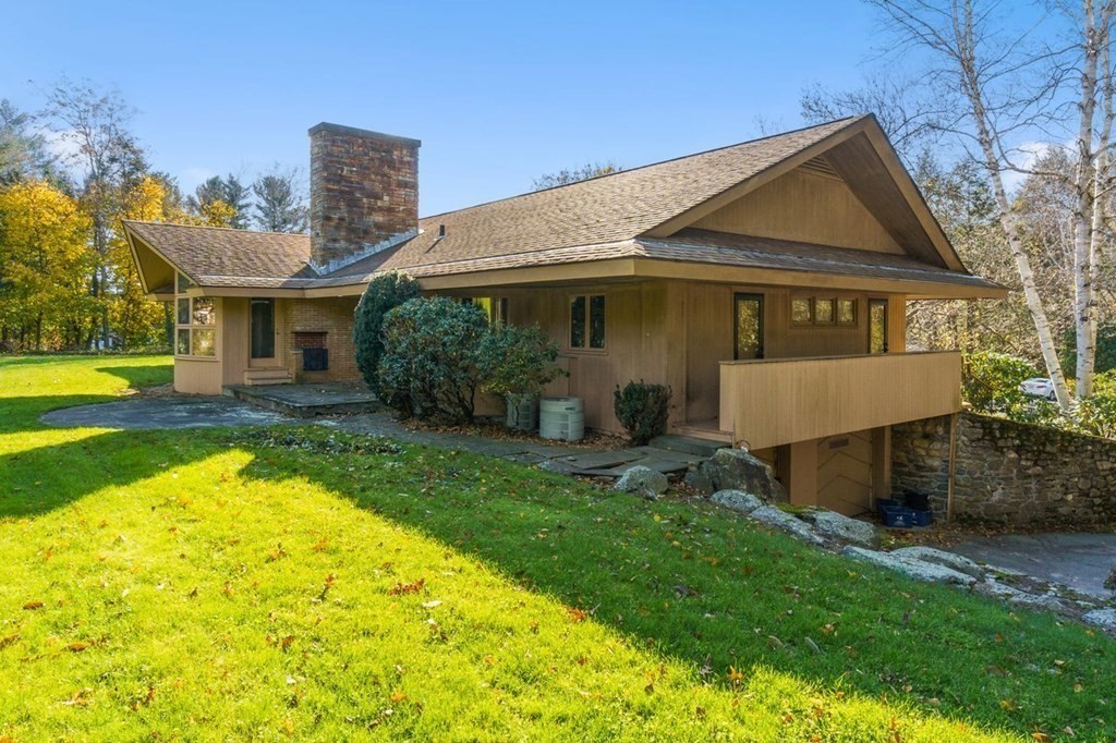 32 Brookshire Road Worcester, MA 01609 - Photo 3 of 34 Gallery Image 3