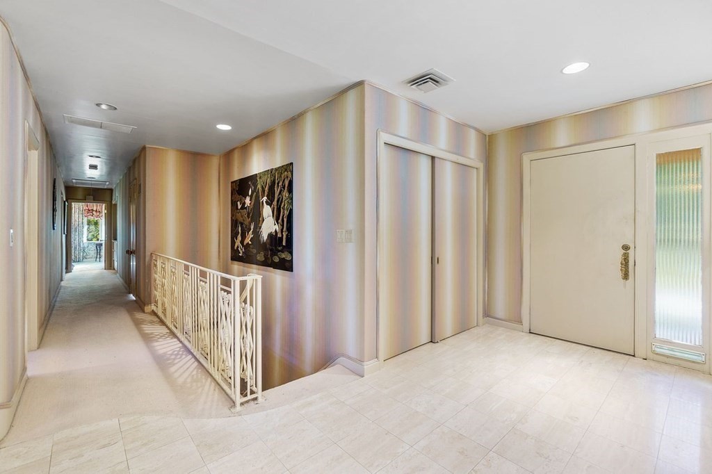 32 Brookshire Road Worcester, MA 01609 - Photo 6 of 34 Gallery Image 6