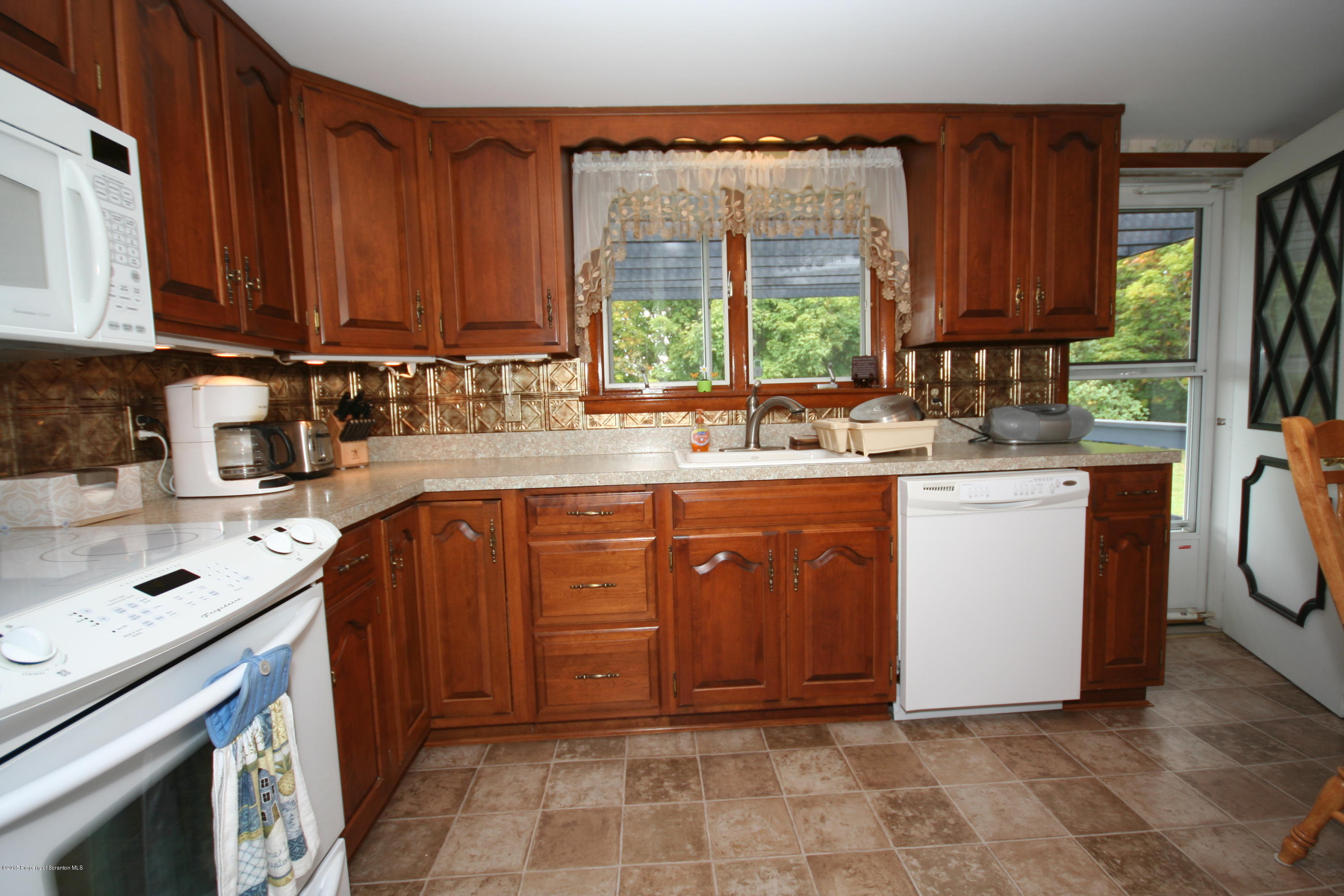 171 Kraky Road Scott Township, PA 18447 - Photo 7 of 34 Gallery Image 7