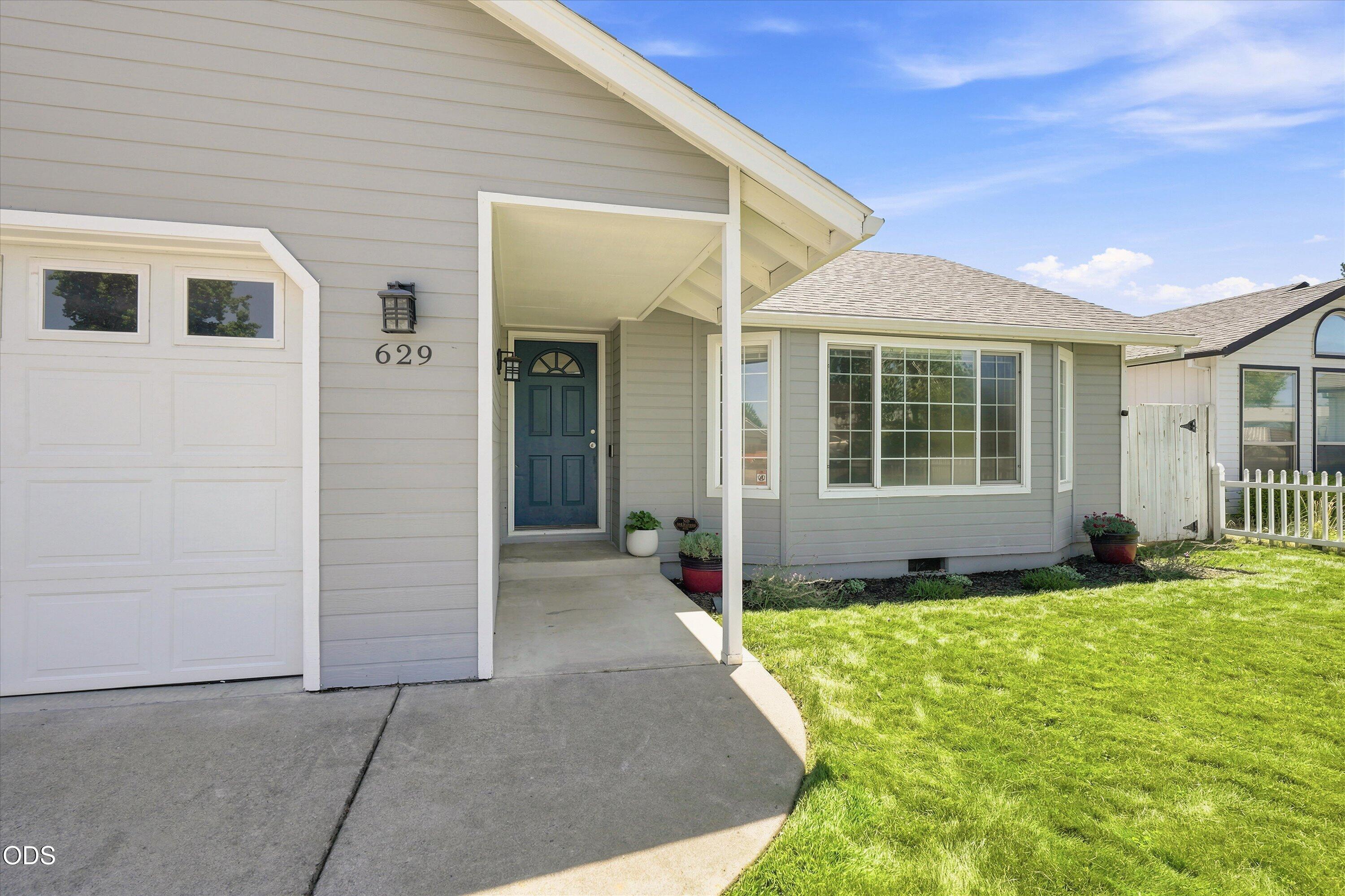 629 Glenn Way Central Point, OR 97502 - Photo 4 of 30