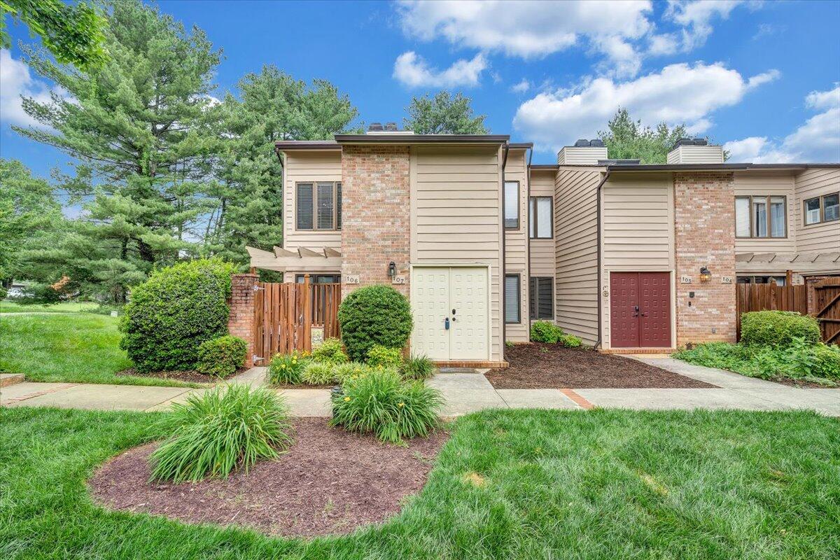 107 Windward Drive, Unit 107 Roanoke, VA 24018 - Photo 1 of 23 01-MIB08132