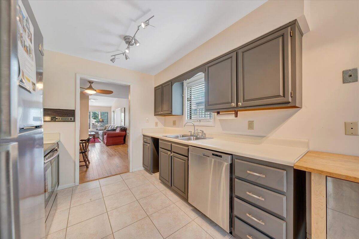 107 Windward Drive, Unit 107 Roanoke, VA 24018 - Photo 6 of 23 22-MIB08195