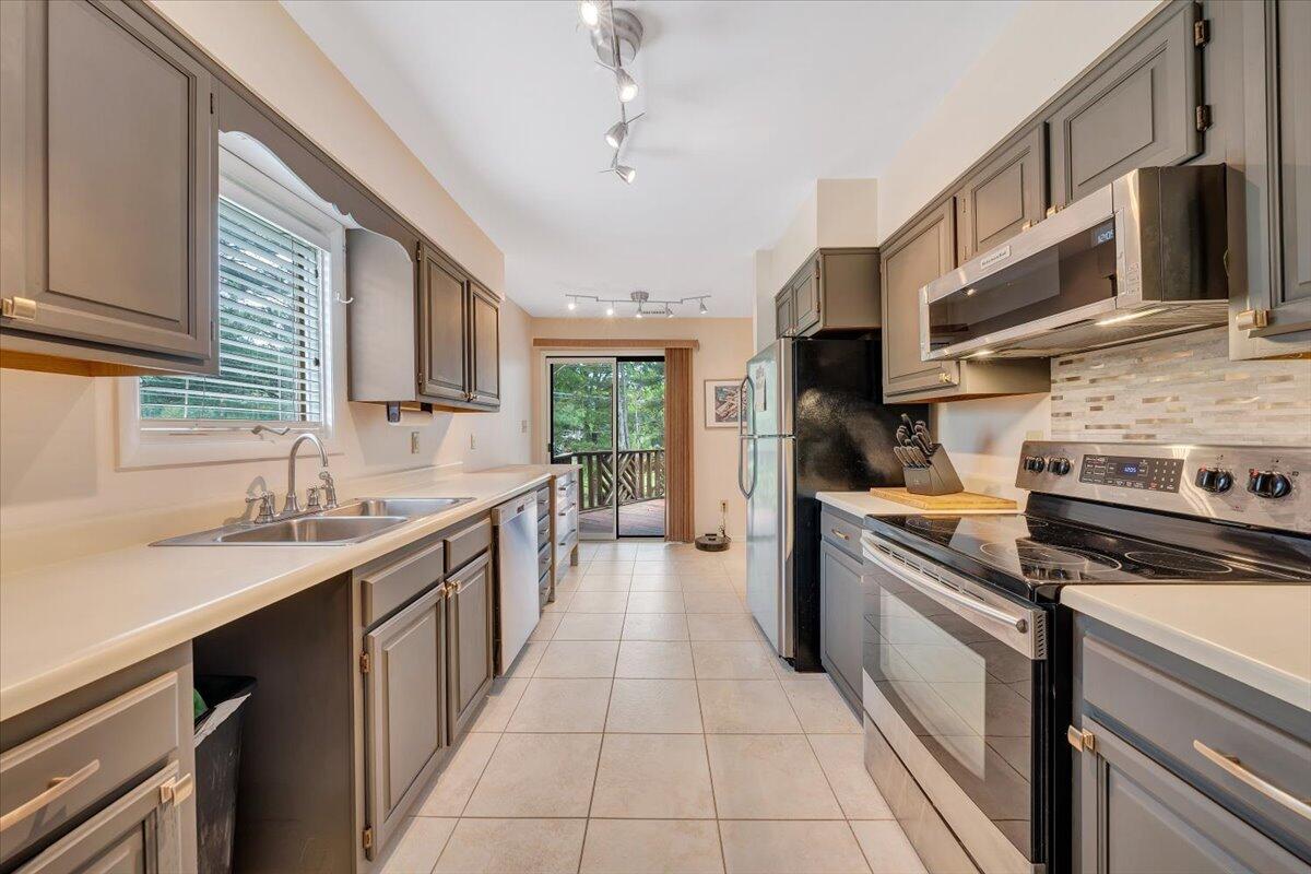 107 Windward Drive, Unit 107 Roanoke, VA 24018 - Photo 7 of 23 20-MIB08189