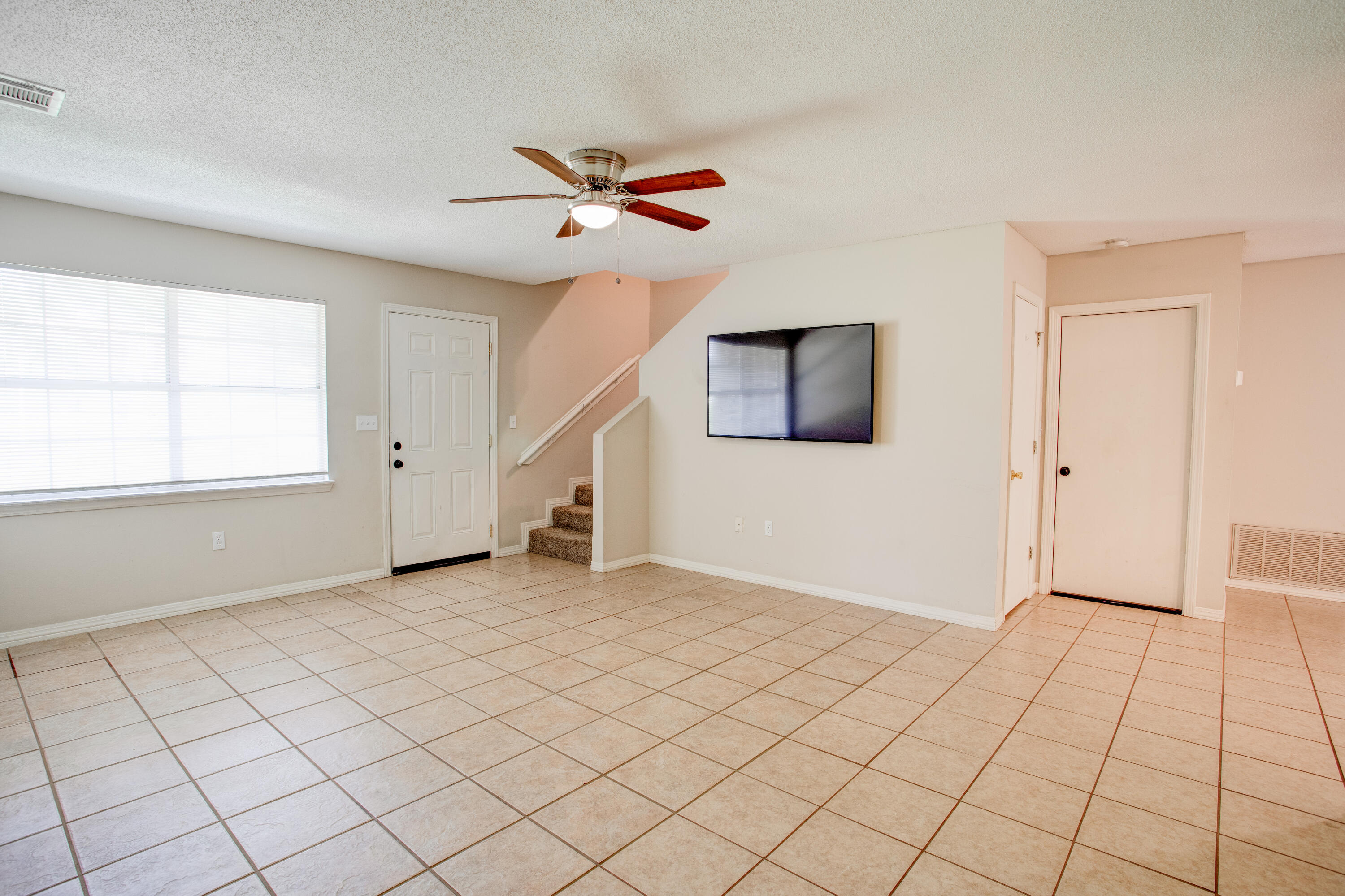 2878 Aplin Road Crestview, FL 32539 - Photo 15 of 45 Interior Living Room