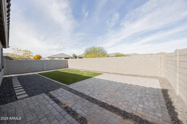 $1,995 | 43606 West Juniper Avenue, Maricopa, AZ 85138