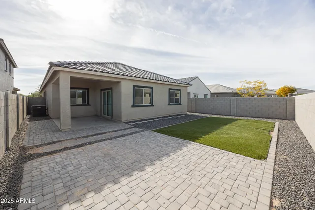 $1,995 | 43606 West Juniper Avenue, Maricopa, AZ 85138