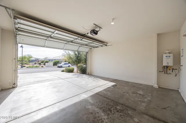 $1,995 | 43606 West Juniper Avenue, Maricopa, AZ 85138