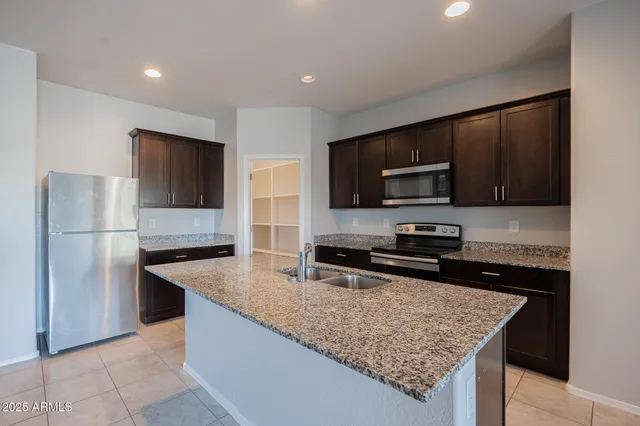 $1,995 | 43606 West Juniper Avenue, Maricopa, AZ 85138