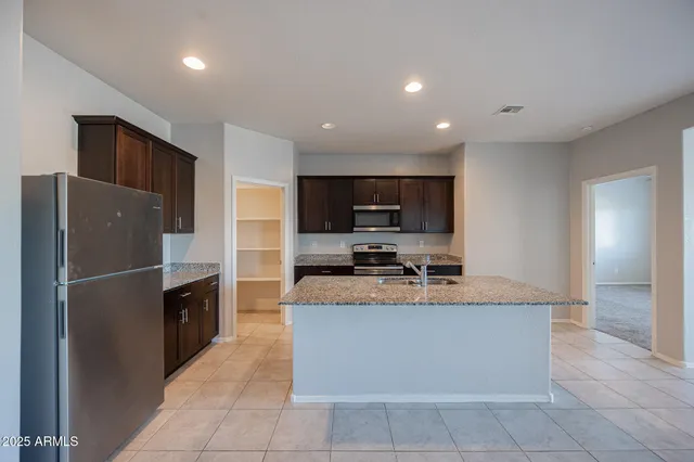 $1,995 | 43606 West Juniper Avenue, Maricopa, AZ 85138