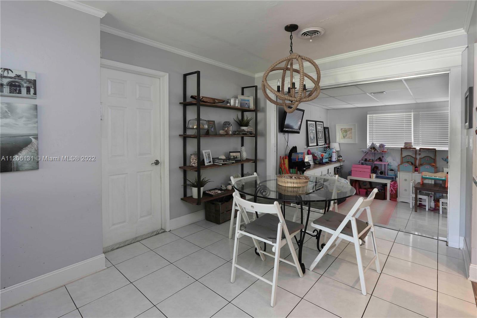 1711 North Park Road Hollywood, FL 33021 - Photo 13 of 29 a view of a dining room with furniture