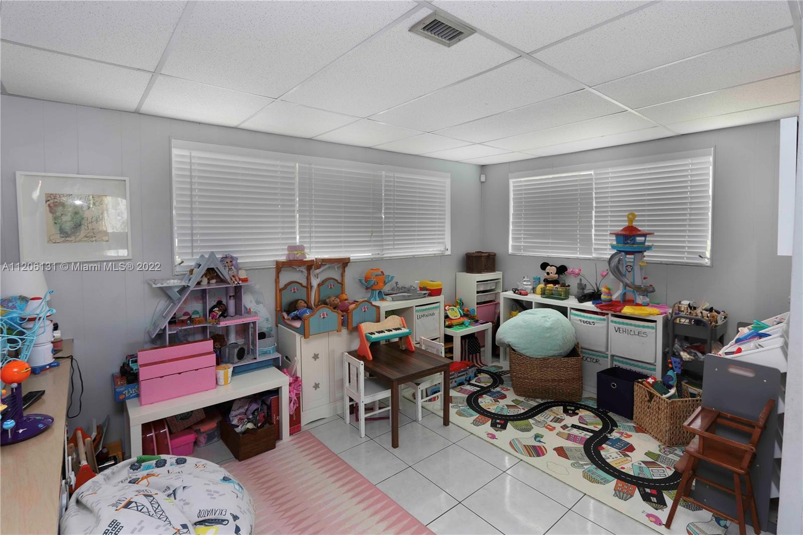 1711 North Park Road Hollywood, FL 33021 - Photo 16 of 29 a room with furniture a rug and a window